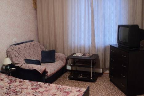 Однокомнатная квартира в аренду посуточно в Тольятти по адресу ул. Спортивная, 6