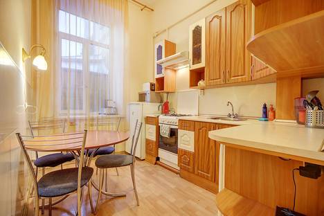 Двухкомнатная квартира в аренду посуточно в Санкт-Петербурге по адресу ул. Большая Морская, 13, метро Адмиралтейская