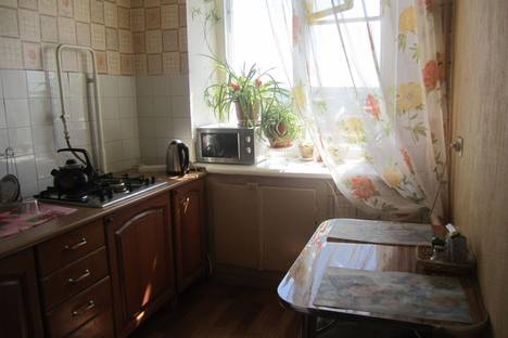 Двухкомнатная квартира в аренду посуточно в Орске по адресу пр. Ленина, 90