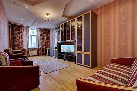 Трёхкомнатная квартира в аренду посуточно в Санкт-Петербурге по адресу Караванная, 5, метро Гостиный двор