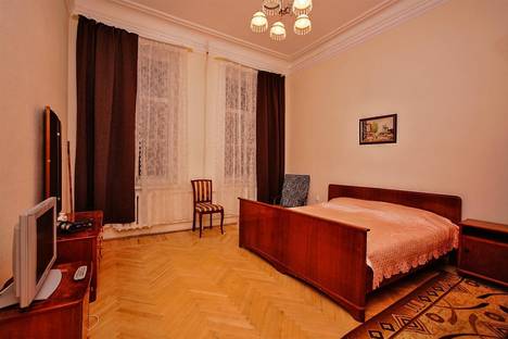 Трёхкомнатная квартира в аренду посуточно в Санкт-Петербурге по адресу переулок Кирпичный, 3, метро Адмиралтейская