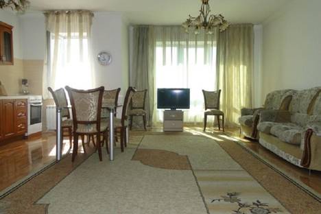 Двухкомнатная квартира в аренду посуточно в Алматы по адресу мкр Самал-2, Достык 97б