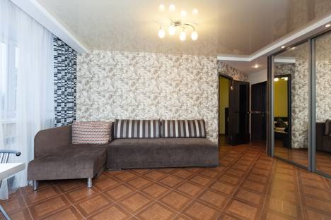 Трёхкомнатная квартира в аренду посуточно в Новосибирске по адресу кошурникова, 5, метро Березовая роща