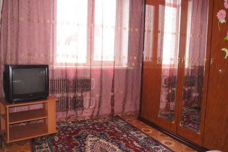 Двухкомнатная квартира в аренду посуточно в Барнауле по адресу улица Сергея Семенова 17