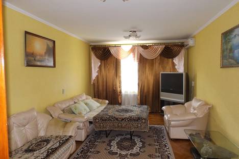 2-комнатная квартира в Евпатории, улица Дёмышева, 121