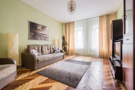Двухкомнатная квартира в аренду посуточно в Санкт-Петербурге по адресу Невский проспект, 11, метро Адмиралтейская
