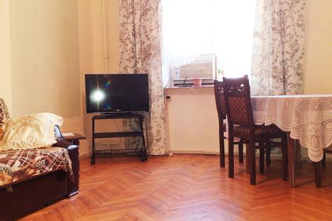 Двухкомнатная квартира в аренду посуточно в Баку по адресу улица Хагани 39, метро Сахиль
