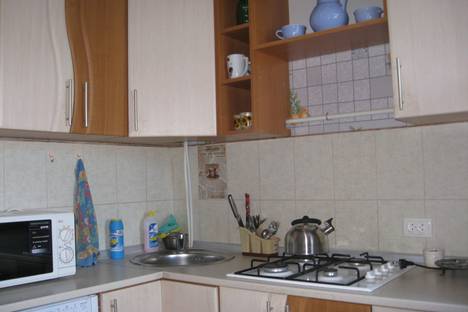 Двухкомнатная квартира в аренду посуточно в Орджоникидзе по адресу улица Нахимова, 25