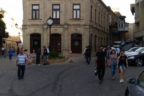 Двухкомнатная квартира в аренду посуточно в Баку по адресу ул. Большая Крепостная, 38, метро Ичери-Шехер