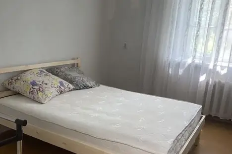 3-комнатная квартира в Яровом, ул. Ленина, 4
