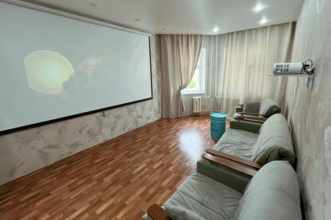 3-комнатная квартира в Нижневартовске, улица Героев Самотлора, 19