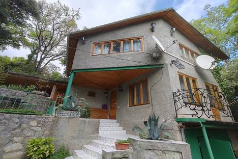 Дом в Алупке, Крутой спуск, 12А