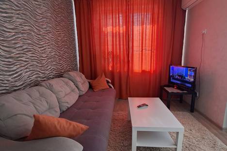 Двухкомнатная квартира в аренду посуточно в Омске по адресу Взлётная ул., 9/1