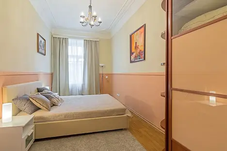 3-комнатная квартира в Санкт-Петербурге, улица Восстания, 3, м. Площадь Восстания