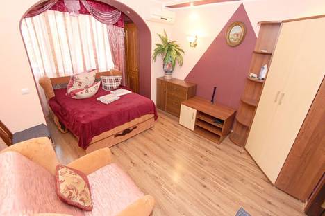 Двухкомнатная квартира в аренду посуточно в Феодосии по адресу Одесская улица, 2