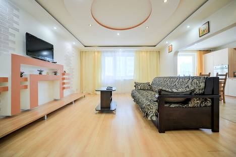 3-комнатная квартира в Челябинске, улица Монакова, 33