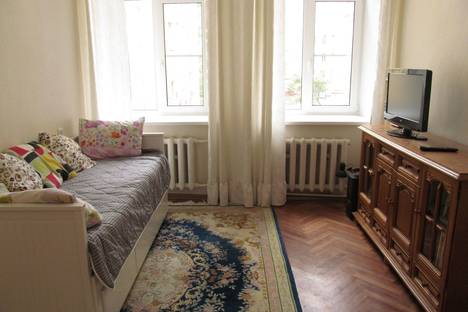 Двухкомнатная квартира в аренду посуточно в Санкт-Петербурге по адресу набережная реки Фонтанки, 136, метро Балтийская