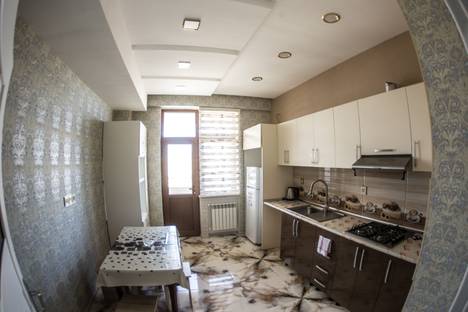 Трёхкомнатная квартира в аренду посуточно в Баку по адресу ул  Мехди Мехдизаде 12, метро Хатаи