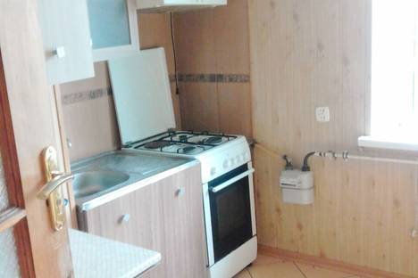 Трёхкомнатная квартира в аренду посуточно в Черняховске по адресу Калининградская область,Школьная улица, 1