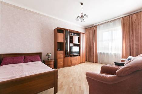 Однокомнатная квартира в аренду посуточно в Новосибирске по адресу улица Свердлова, 3, метро Площадь Ленина