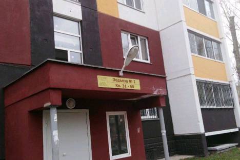 Однокомнатная квартира в аренду посуточно в Челябинске по адресу ул. Дегтярёва, 56Б, подъезд 2