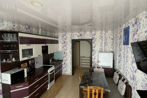 Трёхкомнатная квартира в аренду посуточно в Владивостоке по адресу улица Каплунова, 8