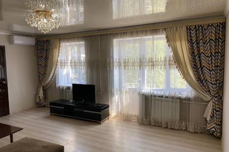 Трёхкомнатная квартира в аренду посуточно в Бишкеке по адресу проспект Манаса, 47