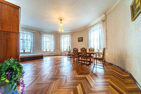 Трёхкомнатная квартира в аренду посуточно в Санкт-Петербурге по адресу Большая Морская улица, 11, метро Адмиралтейская