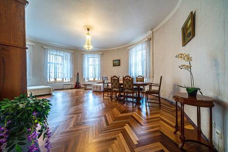 Трёхкомнатная квартира в аренду посуточно в Санкт-Петербурге по адресу Большая Морская улица, 11, метро Адмиралтейская