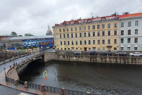 Двухкомнатная квартира в аренду посуточно в Санкт-Петербурге по адресу набережная реки Мойки, 19, метро Адмиралтейская