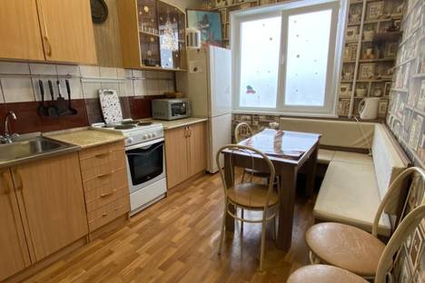 2-комнатная квартира в Кировске, Ленинградская улица, 23