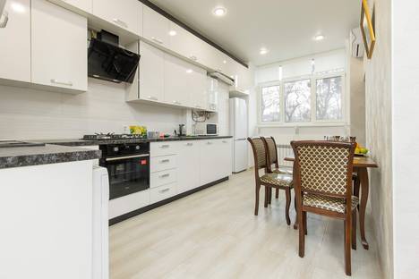 Двухкомнатная квартира в аренду посуточно в Симферополе по адресу Набережная улица, 50к7