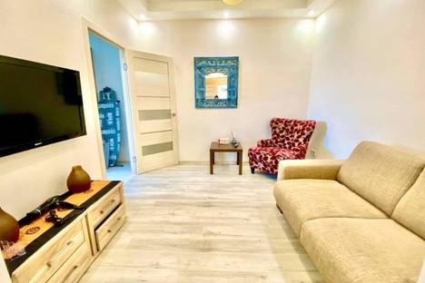 Двухкомнатная квартира в аренду посуточно в Южно-Сахалинске по адресу улица имени Космонавта Поповича, 22