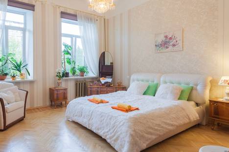 2-комнатная квартира в Санкт-Петербурге, Театральная площадь, 12