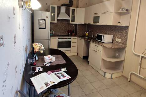Двухкомнатная квартира в аренду посуточно в Тюмени по адресу Пролетарская улица, 109