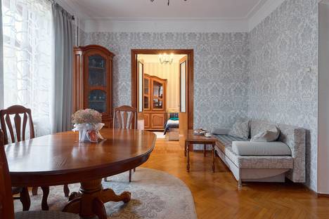 Трёхкомнатная квартира в аренду посуточно в Пятигорске по адресу улица Крайнего, 45