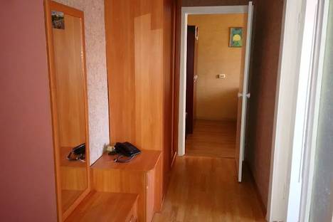Двухкомнатная квартира в аренду посуточно в Екатеринбурге по адресу улица Энгельса, 11, подъезд 1