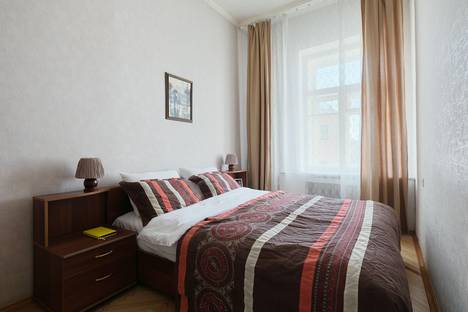 Двухкомнатная квартира в аренду посуточно в Санкт-Петербурге по адресу ул. Радищева, 5-7, метро Площадь Восстания