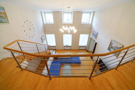 Четырёхкомнатная квартира в аренду посуточно в Санкт-Петербурге по адресу Невский проспект, 32-34