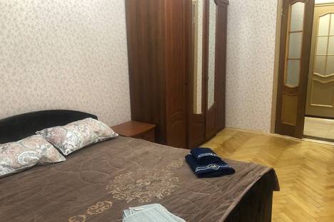 Трёхкомнатная квартира в аренду посуточно в Каспийске по адресу РД ул. Ленина 18