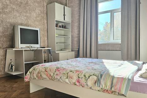 3-комнатная квартира в Санкт-Петербурге, Малоохтинский проспект, 36, м. Новочеркасская