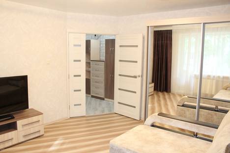 Двухкомнатная квартира в аренду посуточно в Владивостоке по адресу Некрасовская улица, 96/4, подъезд 2
