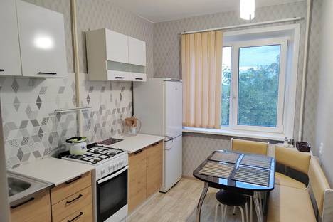 Двухкомнатная квартира в аренду посуточно в Березниках по адресу улица Пятилетки, 103