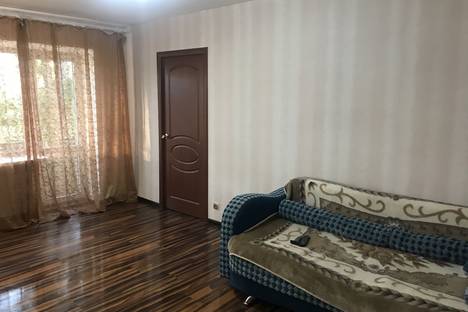 Двухкомнатная квартира в аренду посуточно в Котове по адресу улица Мира, 183