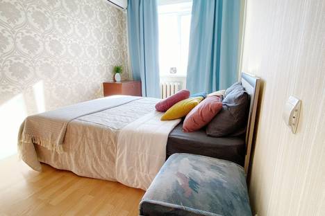 Двухкомнатная квартира в аренду посуточно в Тольятти по адресу улица Лизы Чайкиной, 52