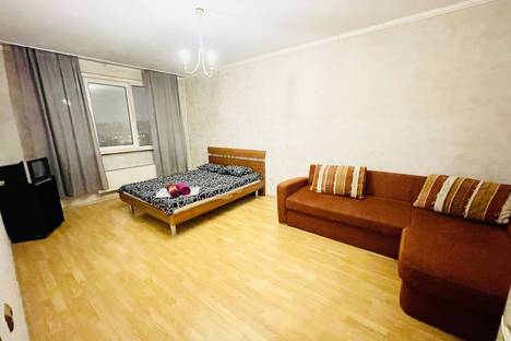 Однокомнатная квартира в аренду посуточно в Москве по адресу Новомарьинская улица, 18, подъезд 1