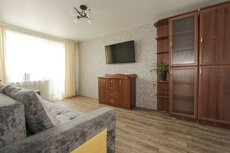 Двухкомнатная квартира в аренду посуточно в Шелехове по адресу 4-й мкр., 67