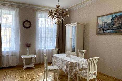 Двухкомнатная квартира в аренду посуточно в Санкт-Петербурге по адресу ул. Жуковского, 34, метро Площадь Восстания