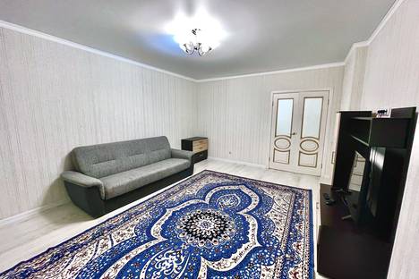 Двухкомнатная квартира в аренду посуточно в Астане по адресу пр-кт Кабанбай Батыра, 48А