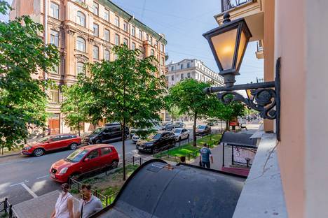 Однокомнатная квартира в аренду посуточно в Санкт-Петербурге по адресу ул. Маяковского, 34, метро Чернышевская